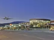 Canadian Airport Towers Face Closure: Travel Disruption Looms