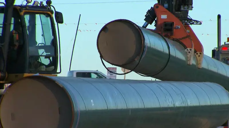 Alberta-Ottawa Energy Deal Sparks Pipeline Debate and Mixed Reactions