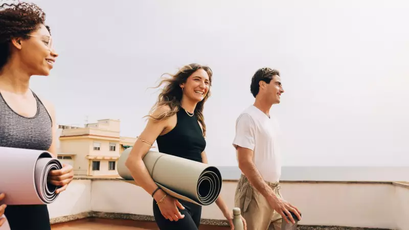 Gen Z's 'Rawdogging' Trend: Why Young People Are Choosing Boredom Over Digital Distractions