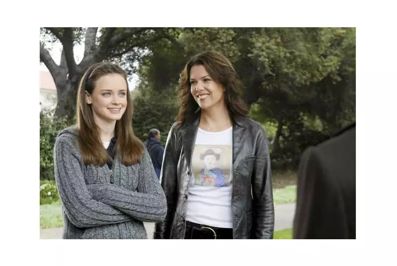 Gilmore Girls Autumn Revival: Why Stars Hollow Captivates Canadians Each Fall
