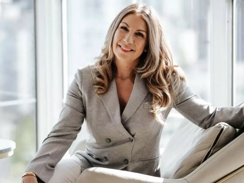 Jane Stoller's Guide: Declutter Before Holidays Snowball