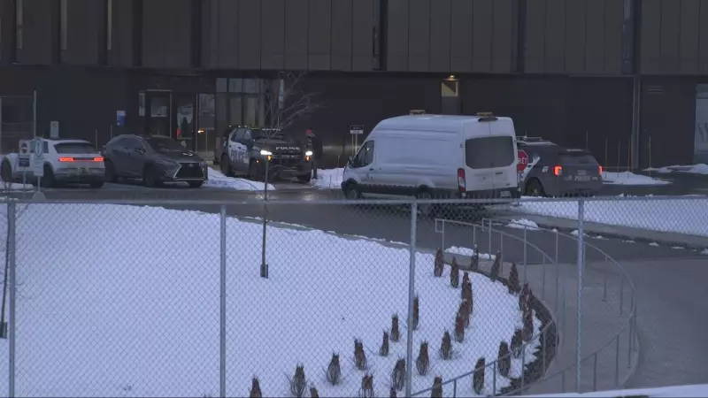 Man crashes car into Quebec City police station, 32-year-old arrested