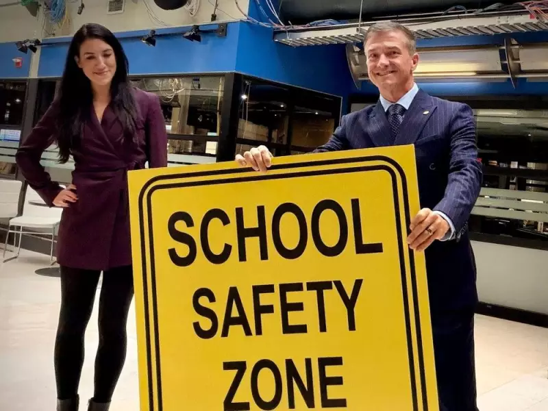 Ottawa School Zone Signs Too Big for Poles, Installation Delayed