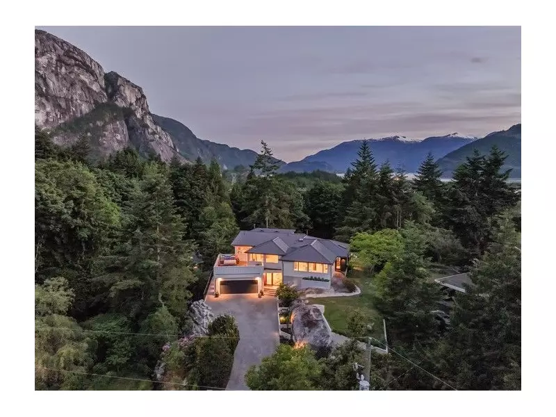 Perched on the Edge: This $4.5M Squamish Cliffside Home Redefines Luxury Treehouse Living