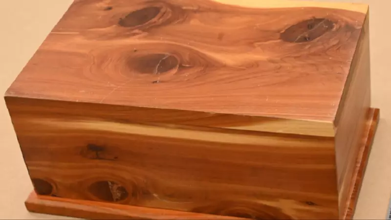 Police Seek Owner of Urn with Cremated Remains Donated to Niagara Thrift Store