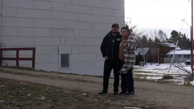 Saskatchewan Fan Projects Grey Cup on Historic Grain Elevator