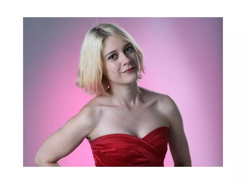 SUNshine Girl Cynthia: Toronto's Creative Force in Modelling