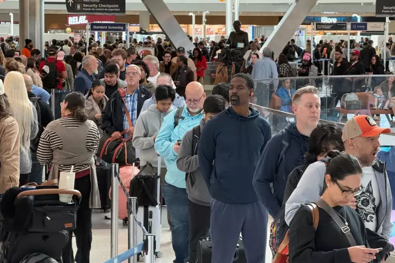 U.S. Flight Cuts Threaten Chaotic Holiday Travel for Canadians