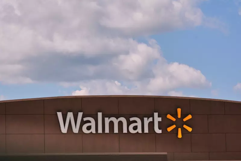 Walmart Raises Profit Outlook as Canadians Seek Deals