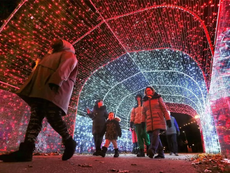 Windsor-Essex Holiday Lights 2025: Festivals Guide & Dates
