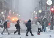Heavy Snow Paralyzes Quebec: Power Outages and School Closures