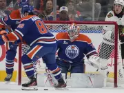 Oilers' Stuart Skinner Focuses on His Game Amid Fan Criticism