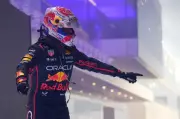 Verstappen Wins Qatar GP, F1 Title Fight Goes to Final Race