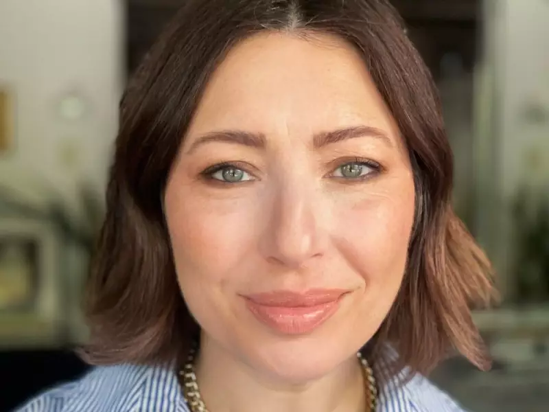 5 Biggest Makeup Trends of 2025: From Teal Blue to Retro Liner