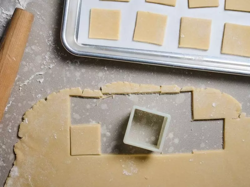 5 Pro Tips for Perfect Holiday Cutout Cookies Every Time