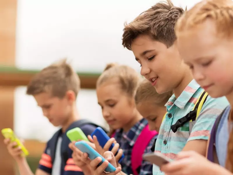 Australia Enforces Social Media Age Limit: A Model for Canada?