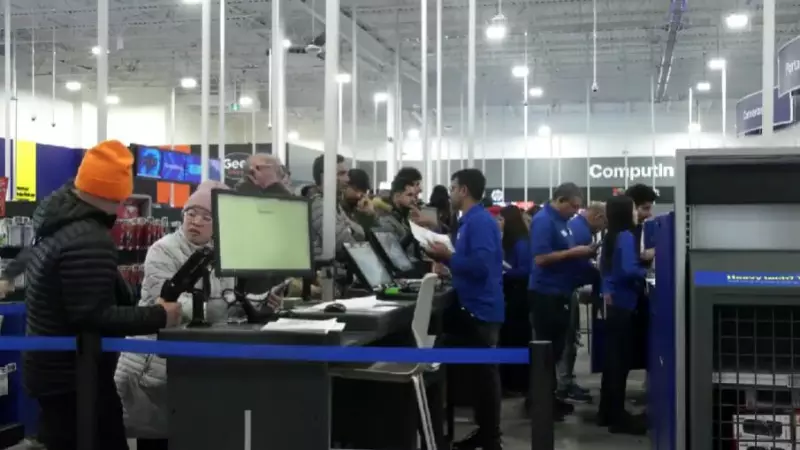 Boxing Day Shoppers Brave Elements, Pack Saskatoon Best Buy
