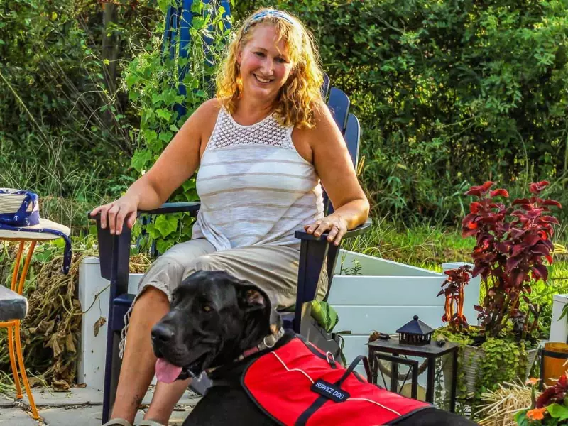 Dear Abby: Wife with MS Considers Divorce After Husband's COVID Risk