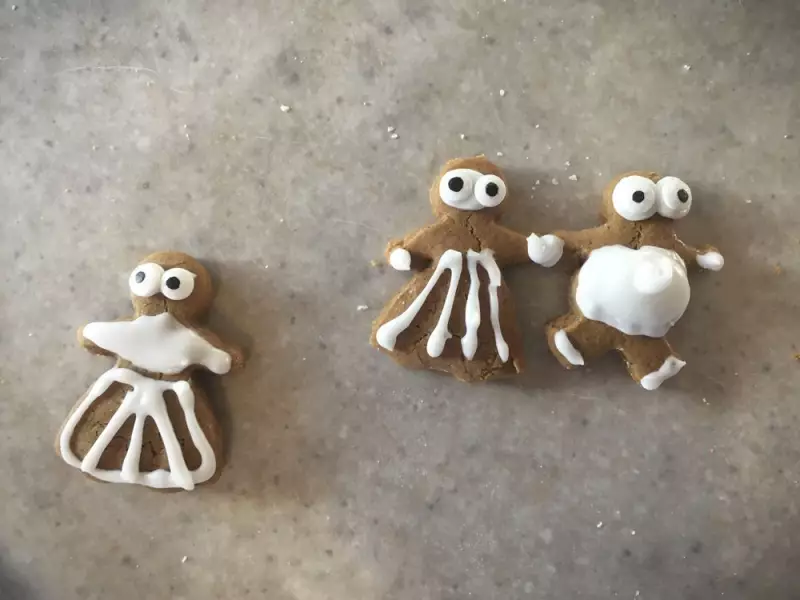 Holiday Ex Alert: 72% Reach Out, 47% of Hookups Are With Exes