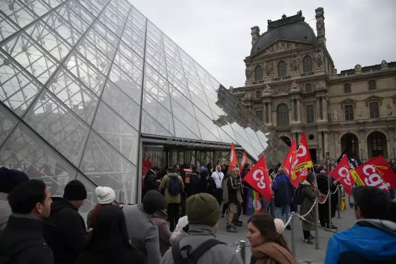 Louvre Workers Extend Strike as Museum Partially Reopens in Paris