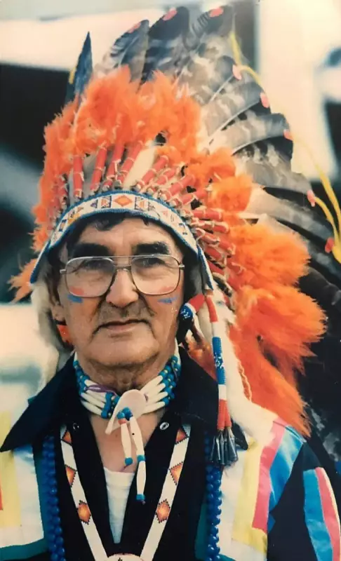 Manitoba Museum Returns Sacred Headdress to Long Plain First Nation