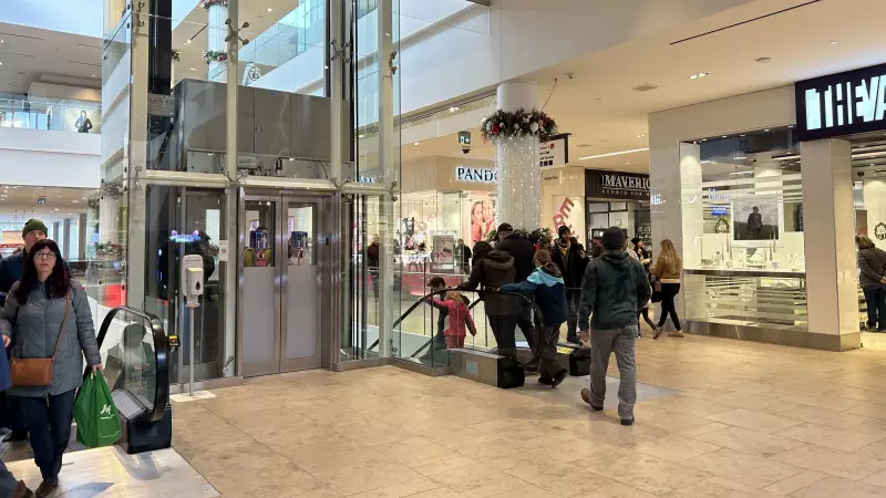Maritime Malls Bustle with Last-Minute Christmas Shoppers Amid Holiday Rush