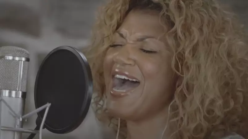 Measha Brueggergosman-Lee Returns to Nova Scotia with Christmas Tour