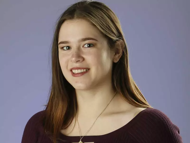 Meet SUNshine Girl Chelsea: A Toronto Artist with a Passion for Photography