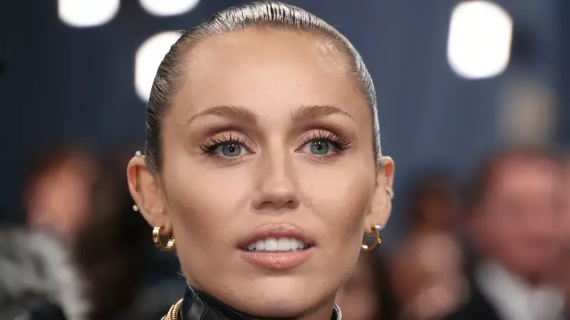 Miley Cyrus Reveals Bizarre Paper Phobia, Calls Herself a 'Grinch'
