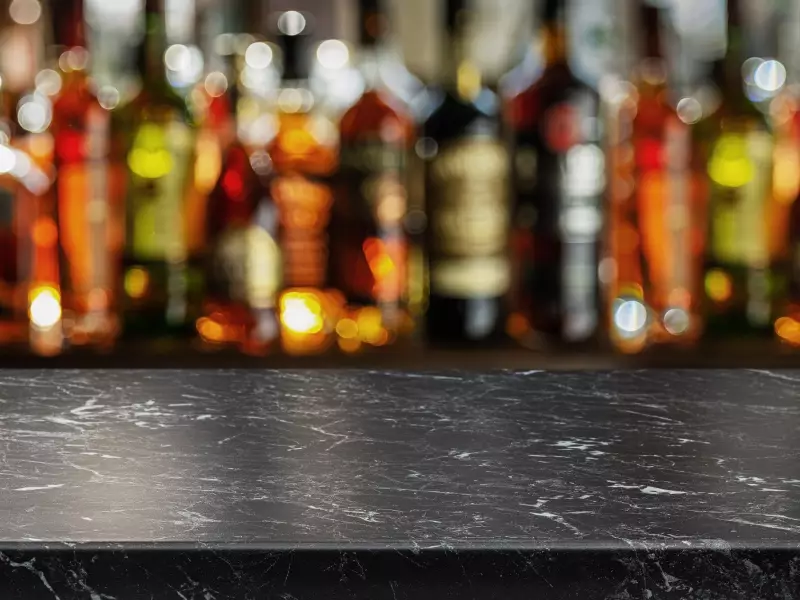 Ontario to Cut Alcohol Discount for Restaurants, Raising Bar Prices in 2026