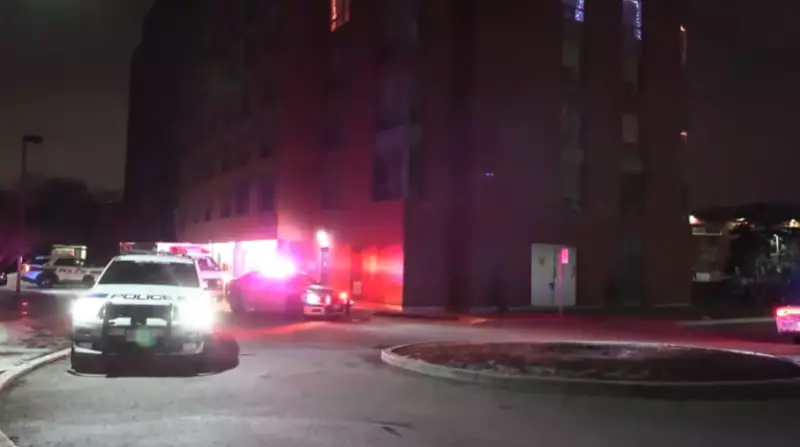 Police search for suspect after stabbing at Mississauga apartment building