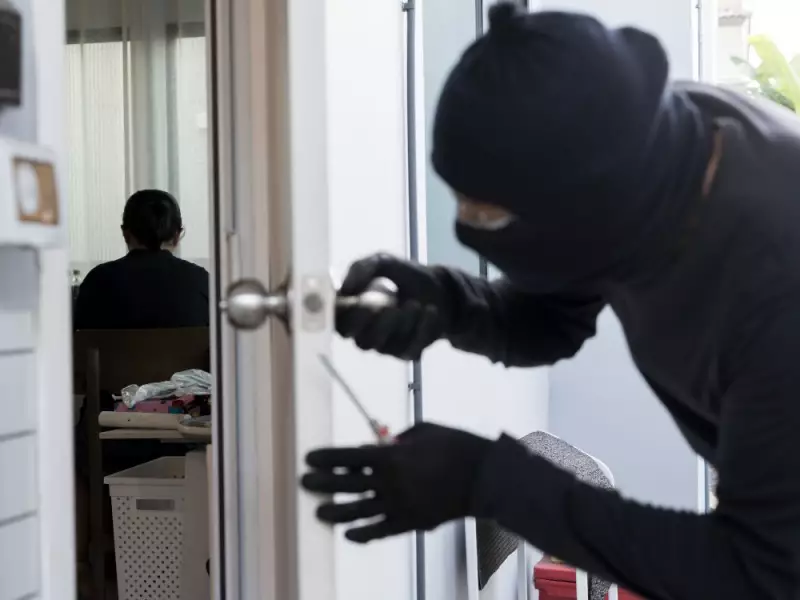 Self-Defence Rights in Canada: Legal Expert Challenges Police Advice on Home Invasions