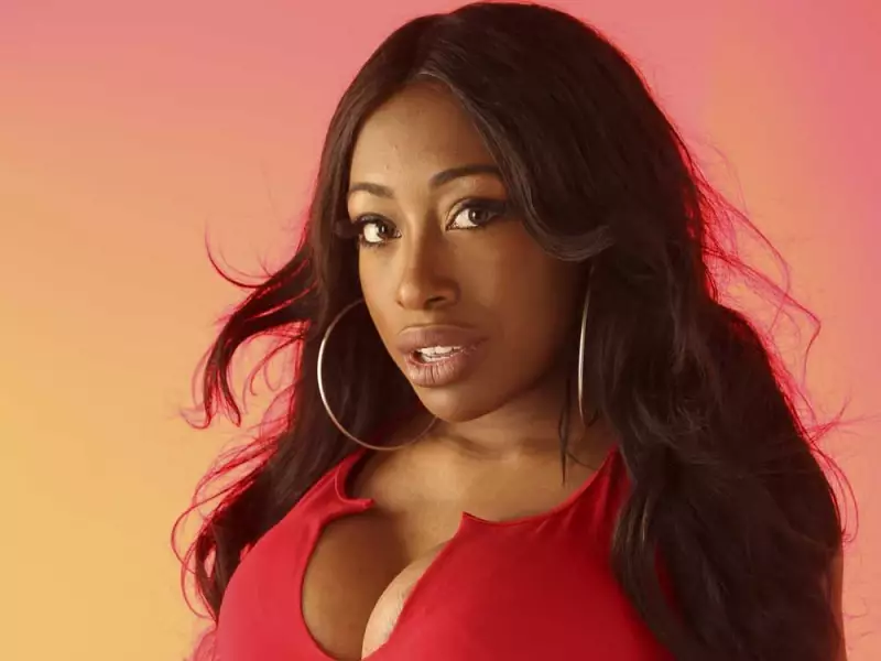 SUNshine Girl Carie: From Psychology Student to International Bikini Model