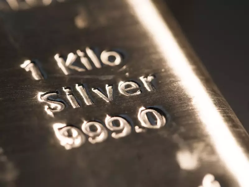 Tech Stocks Drag, Silver Volatile as 2025 Trading Week Ends