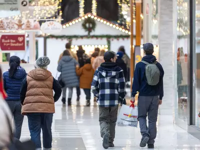 Calgary's Last-Minute Shopping Rush: 'Full Go-Mode' on Christmas Eve 2025