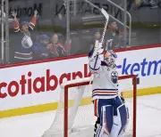 Calvin Pickard's 40-Save Shutout Shifts Edmonton Oilers' Goaltending Dynamic
