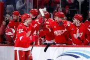 Gibson's 24 Saves Lead Surging Red Wings Past Slumping Jets 2-1