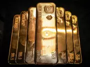Gold Holds Steady Near Record High Above $4,500 as Traders Take Profits