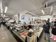 Last-Minute Rush: Waterloo Region Stores Bustle on Christmas Eve 2025