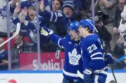 Maple Leafs Edge Blackhawks 3-2, Yet Consistency Remains Elusive