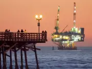 Oil on Track for Steepest Annual Loss Since 2020 Amid Global Surplus