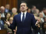 Poilievre's Pipeline Deal Dismissal Creates 'Awkward' Split with Alberta's Smith