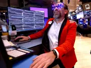 S&P 500 Ends 2025 with 17% Gain but Misses Year-End Santa Claus Rally