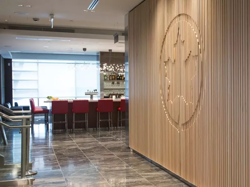 Air Canada Not Liable for $5K Oatmeal Burn Claim at Vancouver Airport Lounge