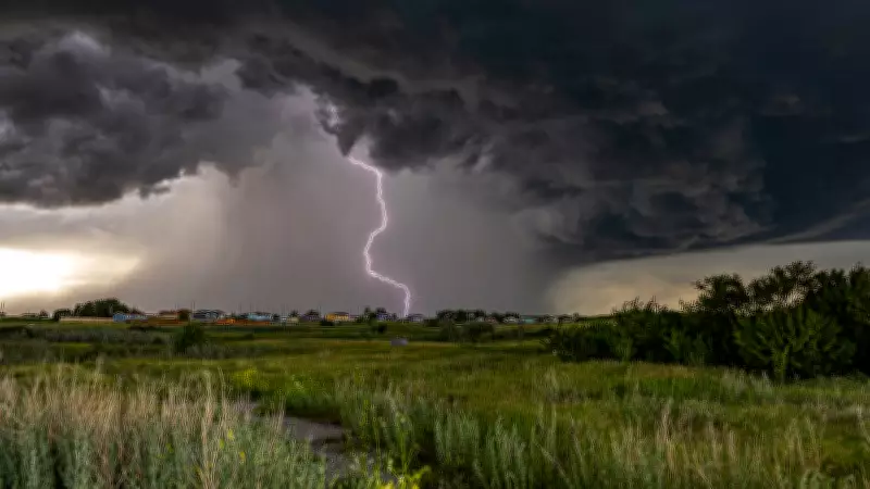 Calgary Storm Chaser Wins Prestigious Canadian Geographic Photography Award