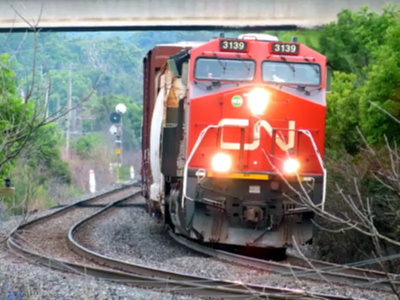 Canada's Railways Absorb $550M Tariff Hit in 2025 While Maintaining Revenue Growth