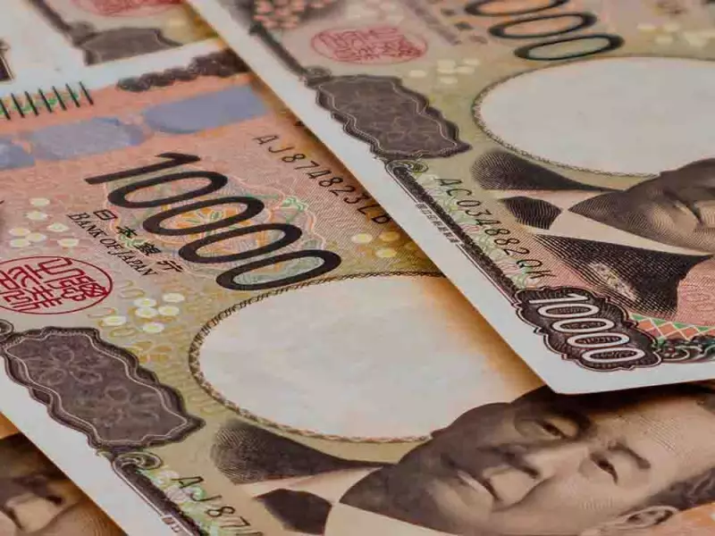 Canadian Pension Fund Advises Diversifying from U.S. Dollar to Yen, Franc, Gold