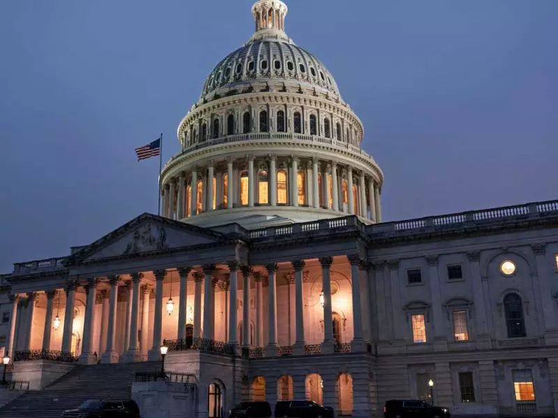 Congressional Stock Trading Scandal: Lawmakers Outperform Buffett in 2025