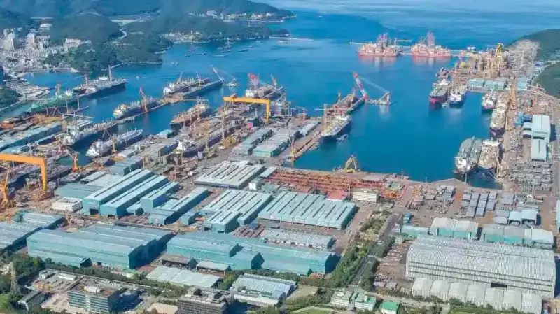 Korean Shipbuilder Hanwha Ocean Secures $345M Deal with Algoma Steel for Submarine Bid