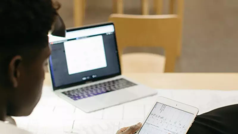 Quebec Government Engineers Resume Strike, Impacting Public Projects